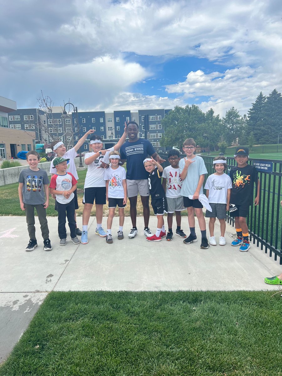LordsHadli's tweet photo. I work at a kids summer camp and today my kids saw @michaelanyanwu8  getting a workout in and they were so excited to say hi!! GO AGGIES 🤘🏼🤘🏼 https://t.co/HSO1dVRHBf