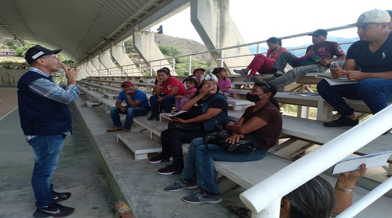 Oficina antidrogas dicta talleres de prevención integral en Lagunillas de Mérida

#PlanDescontaminaciónDelLago

vtv.gob.ve/dictan-tallere…