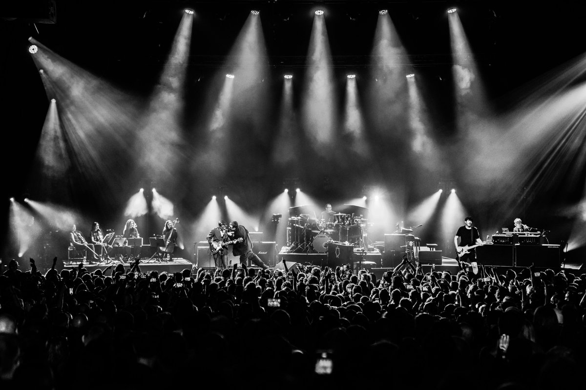 blur (@blurofficial) on Twitter photo A very special night, thank you to all who joined 💫
The full concert performance is available until tomorrow.
📸 <a href="/SHOTBYPHOX/">Phoebe Fox</a>
driift.link/blurlivestream A very special night, thank you to all who joined 💫
The full concert performance is available until tomorrow.
📸 <a href="/SHOTBYPHOX/">Phoebe Fox</a>
driift.link/blurlivestream