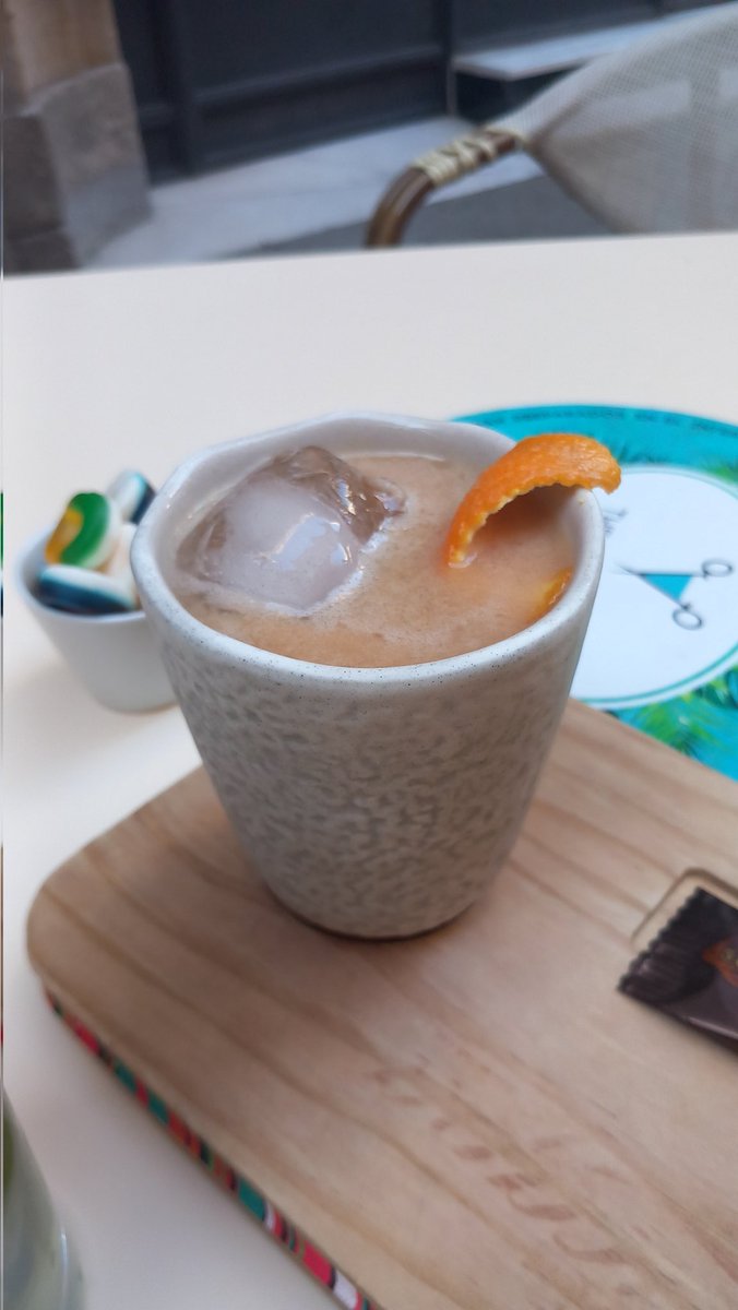 PepGranellTrave's tweet photo. Lo del Bebercio Día 2
The Doctor Cocktail Bar #Salamanca 
Hoy hace más caloret por aquí.
Que ricos preparan los combinados en este garito💪👏🍹🍹
Paseo en Guatemala:Zacapa,guayaba,platano ⭐️
#Gastronomia #gourmet 
#drinks #Vacaciones2023 
#Miercoles #combinados #mojito #ron #rum https://t.co/3rWuMtxbig