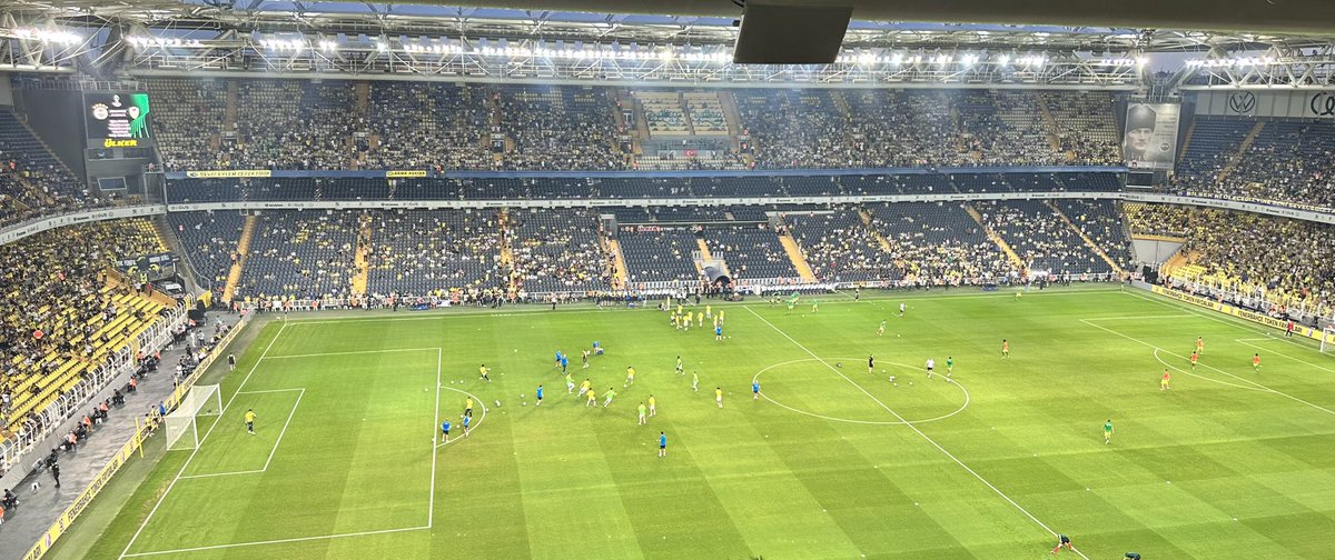 Hepinizi temsilen alandayım🤞
sezonu açalım 💛💙@CemAgrak <a href="/bariskaracan/">Barış Karacan</a> @Giallo_Blu_1907