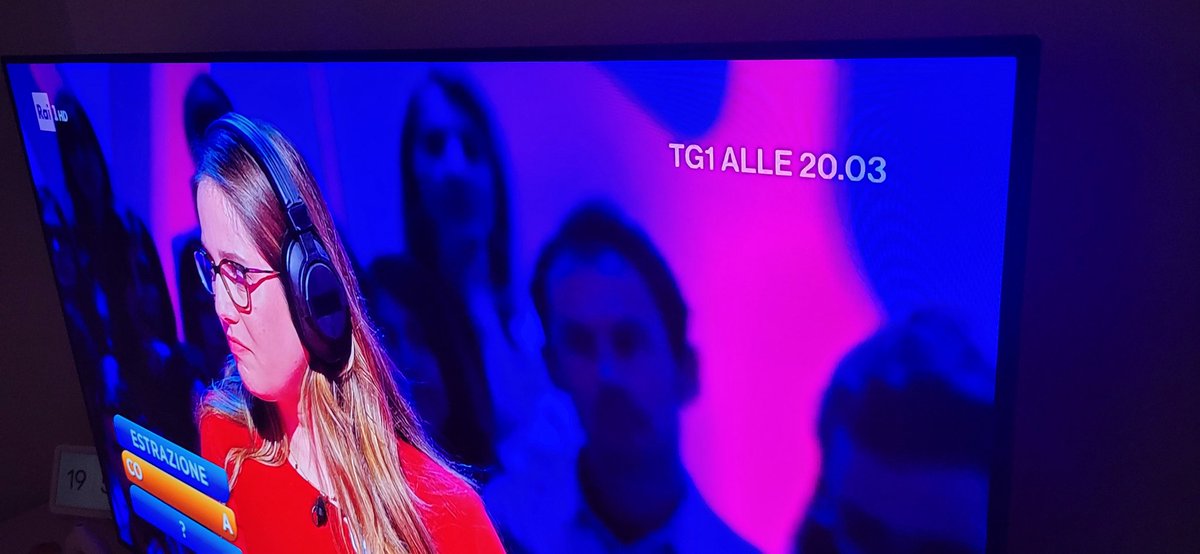 biesse's tweet photo. Mi raccomando, la puntualità.

#reazioneacatena #tg1 https://t.co/HzTt87w0Tv