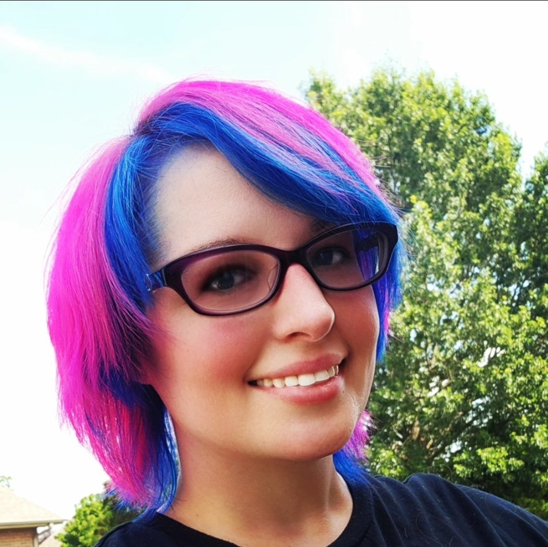 XOXOJozieGirl's tweet image. New Hair... who dis? #NewHair #FunColors #PinkHair #BlueHair