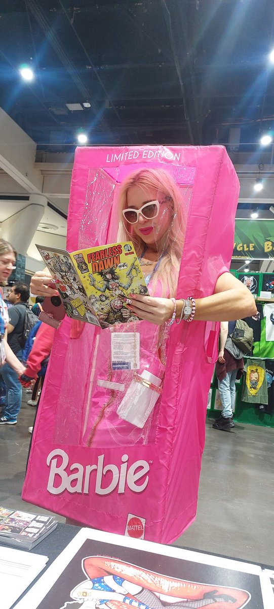 ChrisGomezania's tweet photo. Even Barbie reads @stevenmannionFD
FEARLESS DAWN! Thank you everyone who stopped by @AsylumPress . See you again next year 🩷🩷🩷🩷🩷🩷🩷🩷🩷🩷🩷🩷🩷🩷🩷🩷 https://t.co/TJ92XSEx82
