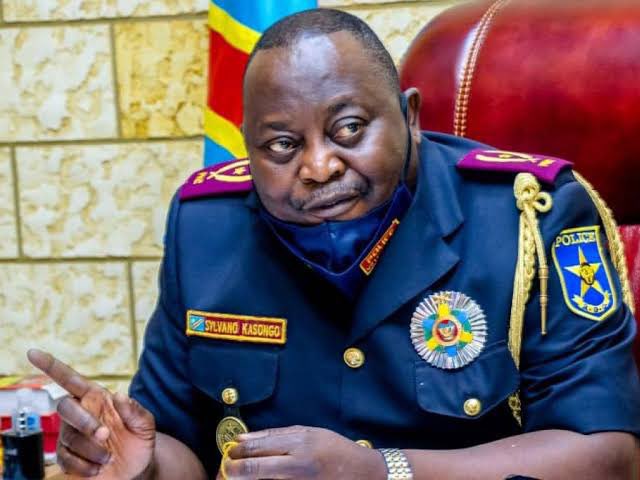 pepele_news's tweet photo. ⚡️🇨🇩CITATION- Le général Sylvano #Kasongo hausse le ton: « II s'observe depuis quelques jours des informations #calomnieuses et #diffamatoires à travers les médias et réseaux sociaux à mon endroit prétextant mon déplacement comme étant contre ma nouvelle #affectation… https://t.co/2QPg4rX0cA