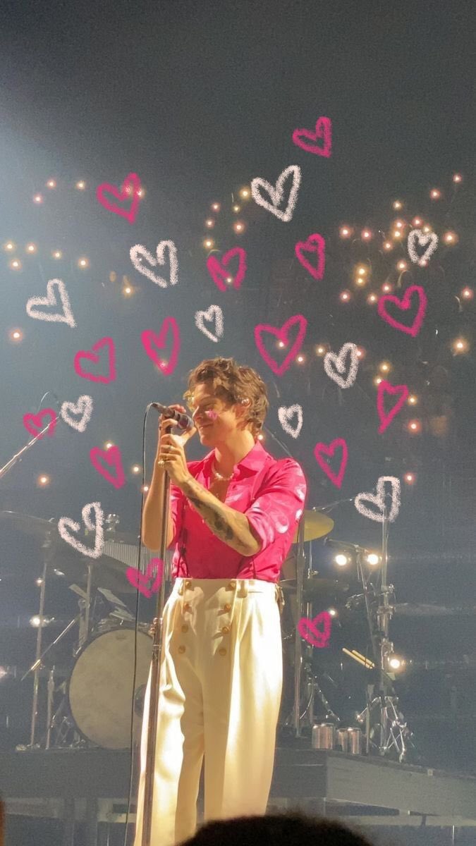 ooliviiaa__'s tweet photo. holaaa, soy olivia y soy de españa, tengo 17 y staneo a harry desde 2021 y vi a harry en madrid este año, mis canciones favs son falling y matilda (solo mias) , seguiidme soy buena muti :)
#harrysyles #LoveOnTour #integracionharrie https://t.co/mjCc8wArtg