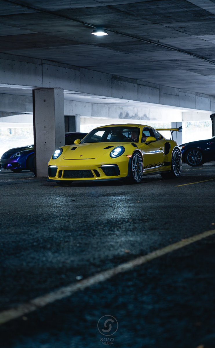dbofficial's tweet photo. It’s a 911 GT3 RS wonderland😲🔥 #porsche #porsche911gt3rs #cars #carphotography #photograghy #carenthusiast #germanengineering  #porsche911 #gt3rs #carcommunity #exoticcars #carswithoutlimits https://t.co/FWT3FUCfTC
