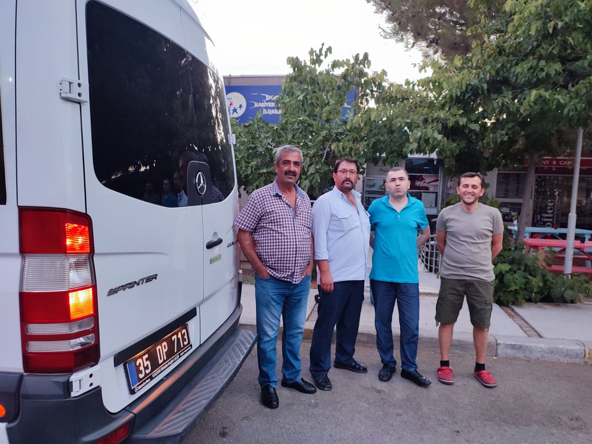 Deprem bölgesindeki üniversite adaylarına tercihlerinde rehberlik etmek ve #universitemDEU'nun tanıtımını yapmak üzere Kariyer Planlama ve Mezunlarla İlişkiler Koordinatörlüğü ile Öğrenci İşleri Daire Başkanlığı'nda görevli arkadaşlarımız yola çıktı. Çalışmalar kapsamında