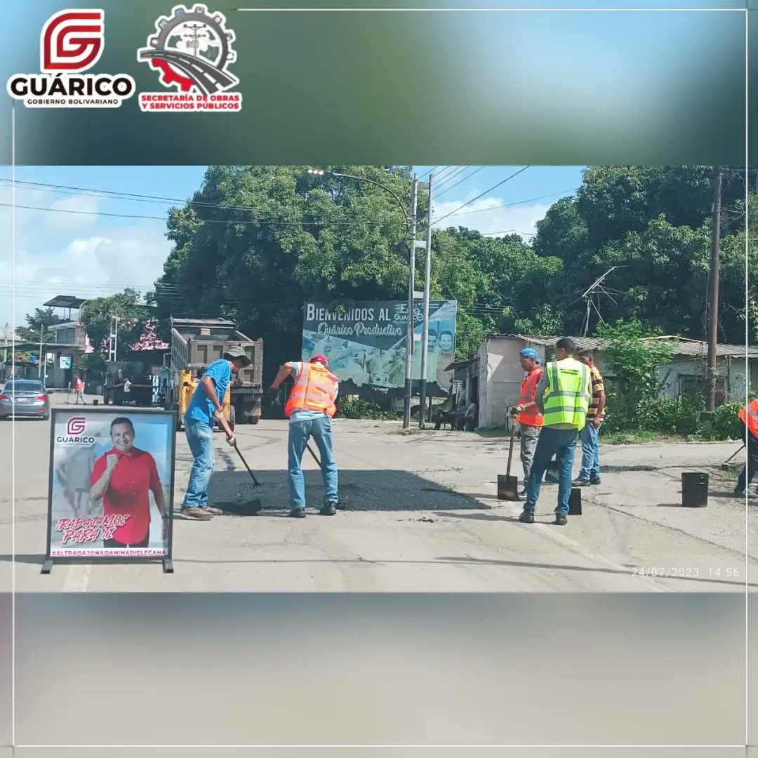 obras_guarico's tweet photo. #AlMomento Gracias a las políticas implementadas por el Gob. @josemvasquez, con el firme propósito de optimizar las condiciones de transitabilidad en Guárico, el equipo de Construvialgua no descansa y ejecuta trabajos de bacheo en la Av. Acosta Carles de San Juan de los Morros. https://t.co/VWCUAxoAwW