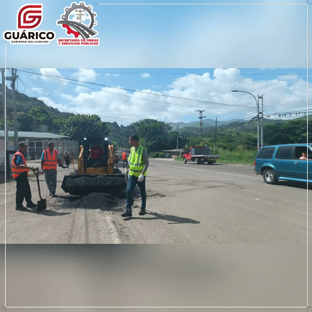 obras_guarico's tweet photo. #AlMomento Gracias a las políticas implementadas por el Gob. @josemvasquez, con el firme propósito de optimizar las condiciones de transitabilidad en Guárico, el equipo de Construvialgua no descansa y ejecuta trabajos de bacheo en la Av. Acosta Carles de San Juan de los Morros. https://t.co/VWCUAxoAwW