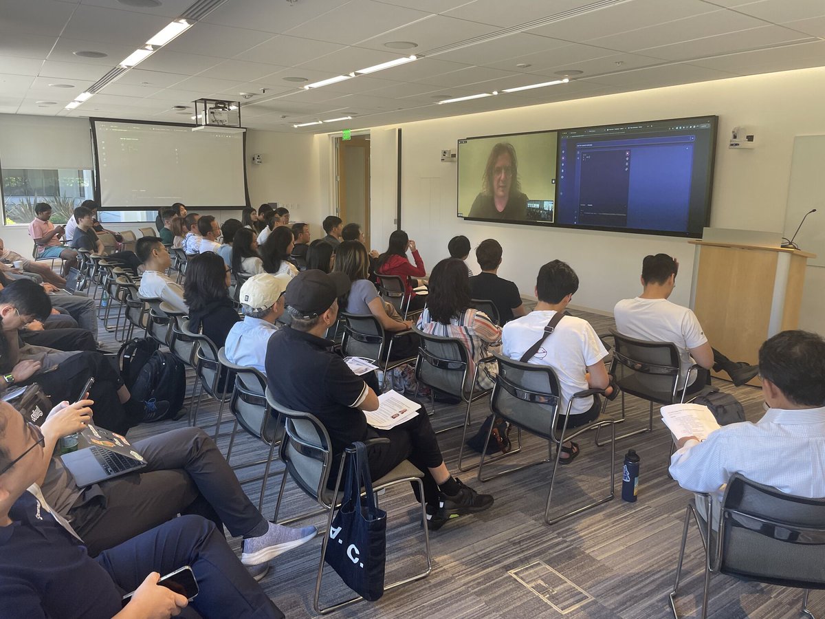 eastlinkcap's tweet image. At “The Future of AI Infra” event held by Eastlink Capital and @FutureBuildlers, we were lucky to have “Top Guns” in the AI infra space like @bobvanluijt, @nikitabase, @MingxiWu, @shenli3514, @frankzliu and @ofermend. Let’s continue to push the field.
