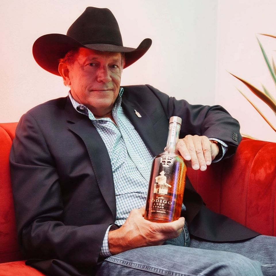 Happy #NationalTequilaDay! Grab a bottle of <a href="/Codigo1530/">Código 1530</a> to celebrate! 🥃 #hastalacruz