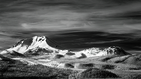 Mount Lassen and Chaos Crags bathed in invisible light as seen from the Hat Creek Rim.

Prints available:
buff.ly/3OpKnl0 

#lassenvolcanicnationalpark #lassennationalpark #nationalparkphotography #naturlovers #blackandwhite #monochrome #buyart #fineartphotography