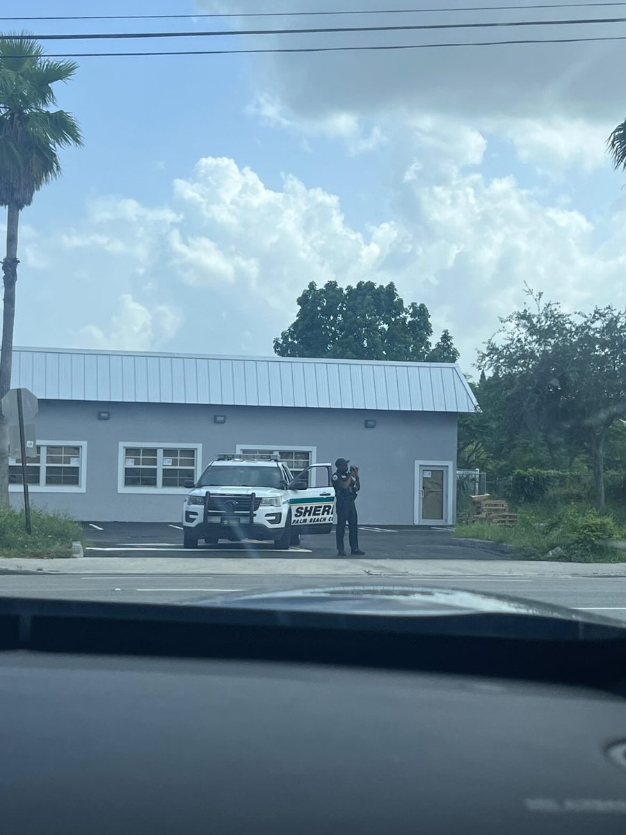 onlyinpalmbeach's tweet image. Y’all watch out, speed check on #10thAve and #HaverHill 👀 
#OnlyInPalmBeach
