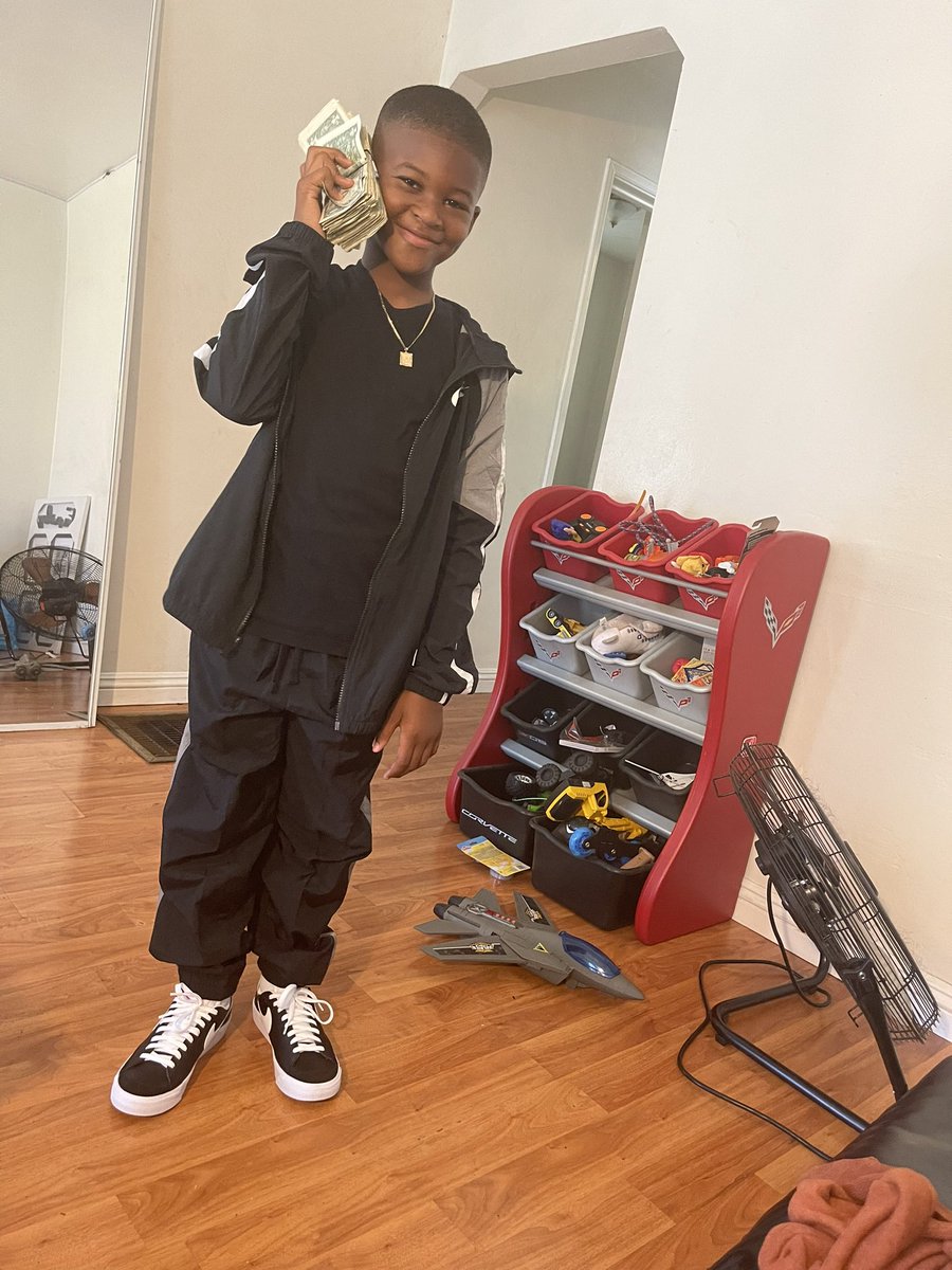 IlySuggaPlum's tweet photo. Oh it’s a problem to throw money?! @YungMiami305 this was our budget though 🤣🤣. I know her son HAD A TIME‼️ #throwthatshit #parentyaownkids https://t.co/gvoG8U8hBQ