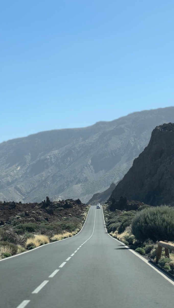 Lailas1990's tweet photo. @Jo0sef جزيرة تينريفي - اسبانيا.
 ماأعتبرها أجمل مكان سافرت له، بس مكان جميييل جدًا وحلو للي يحب أوروبا في الخريف والشتاء، يطلع لهذي الجزيرة كم يوم يغير جوّ بالأنشطة والفعاليات البحرية. https://t.co/8Xc2PiQy51