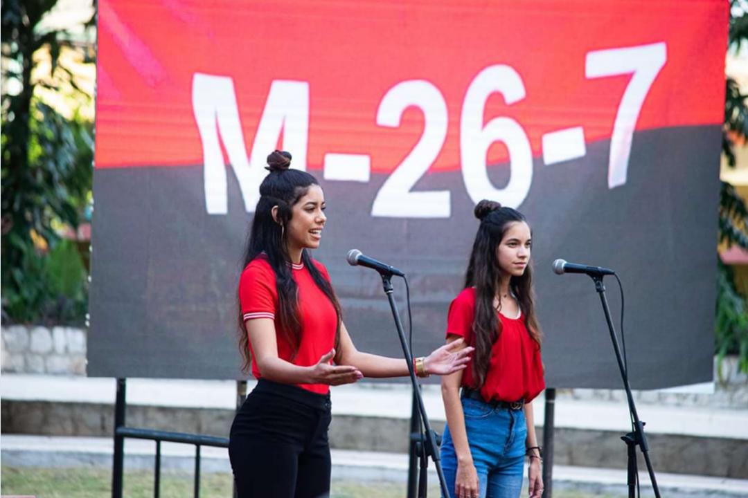 En la mañana de hoy participé en el acto de la Provincia Granma, por el aniversario 70 del asalto a los cuarteles Carlos Manuel de Céspedes de Bayamo y Moncada de Santiago de Cuba. Junto a los granmenses, honramos a los mártires y protagonistas de aquella valerosa hazaña.