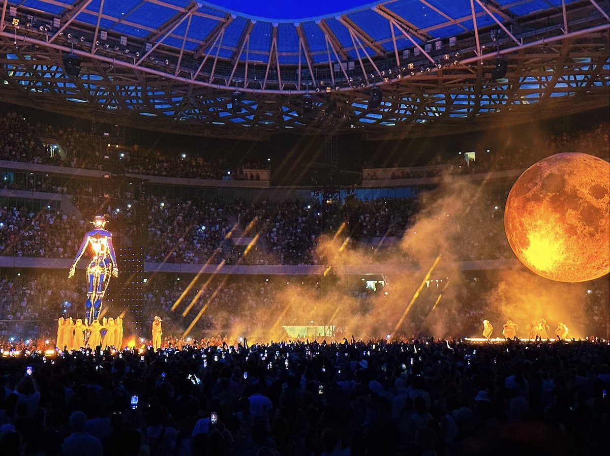 Thank you <a href="/theweeknd/">The Weeknd</a> 
That was absolutely amazing 😍⚡️✨🦋🫶🏻
#TheWeeknd