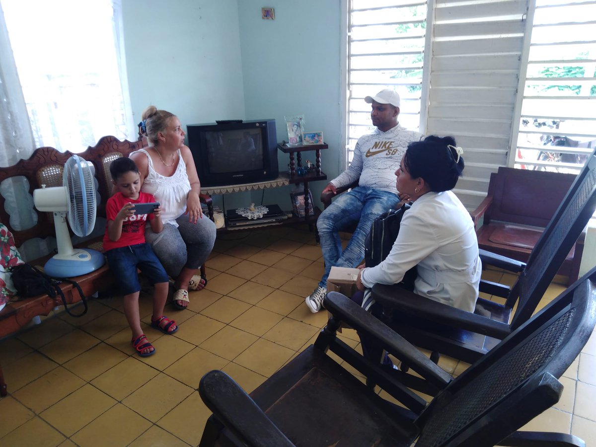 Velar por la salud de las gestantes, es prioridad para el sector en #PinardelRío. 
Es por ello, las visitas constantes a su hogar por los equipos básicos.
En las imágenes, embarazadas del Consejo Popular Villa II y Pueblo Nuevo en #ConsolacióndelSur. 
#CubaPorLaVida