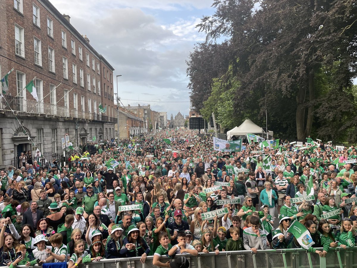 LimerickCLG's tweet image. What a turnout for the homecoming of our heroes