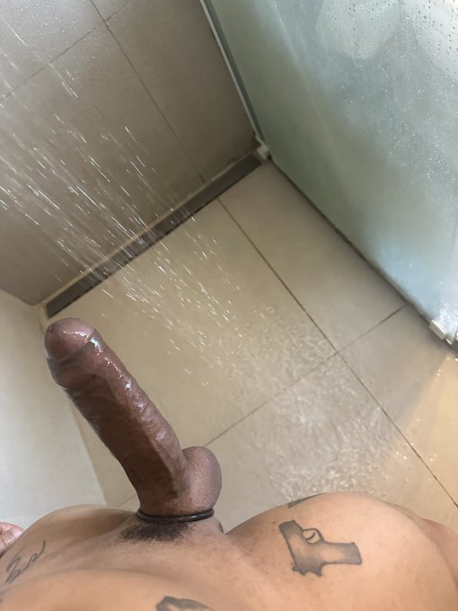 Lava aqui meu cacete 😈🔫 https://t.co/uvGDkpBSme