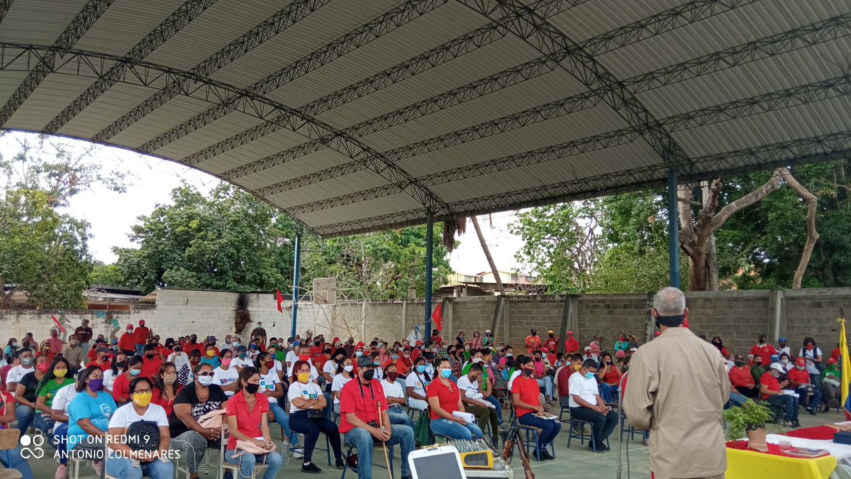 Escuela27F_Lara's tweet photo. La @Apdijosegregor1 @Milicia_B1 cumpliendo instrucciones del CJ Pdte @NicolasMaduro con el Plan Nacional #UPDIenCOMUNAoNADA juramento a 450 combatientes en acto del 2020 que hoy integrarán las #UPDI del 2023 que se adiestran para la Defensa Integral @luisdazaA @vladimirpadrino https://t.co/AF3CWXKq5P
