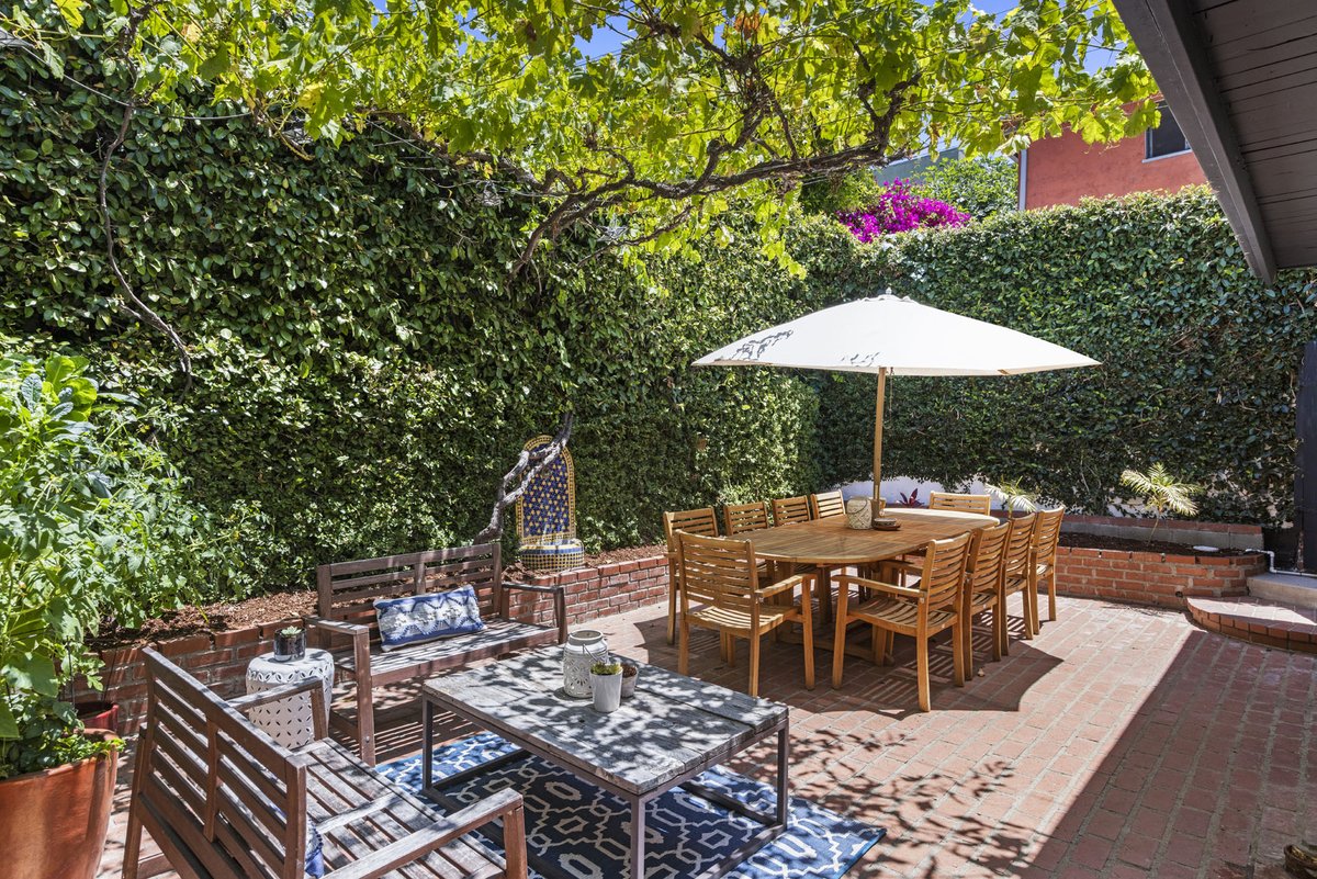 Living the Spanish dream in Silver Lake for $1,395,000. An updated 3-bedroom retreat with tasteful design throughout and a tranquil patio nestled in lush foliage. Workspace, gym, or storage – your detached studio awaits. #SilverLake #HomeSale tracydo.com/2366-edgewater…