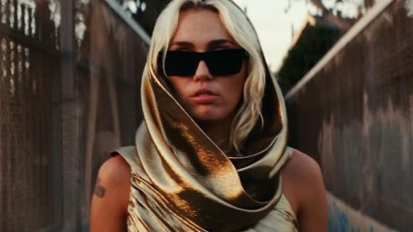 PopBase's tweet image. Biggest streaming weeks in Billboard Global 200 chart history: 

#1. BTS — Butter (289.2)
#2. Jungkook, Latto — Seven (217.1M)
#3. Miley Cyrus — Flowers (217M)
#4. BLACKPINK — PINK VENOM (212M)