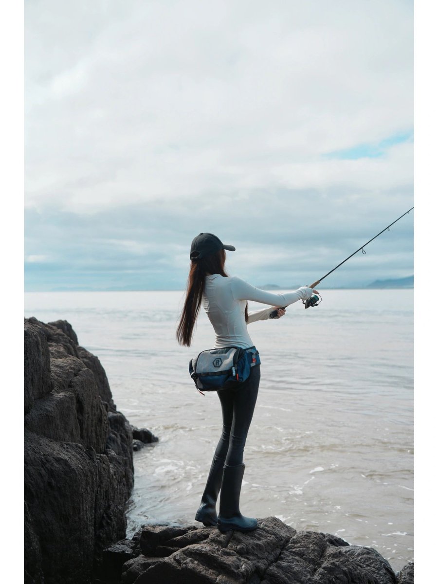 When fishing becomes a passion, you realize that the secrets of the universe are hidden in the ripples of the lake. 🌌🎣💫"#Florida #fishing #ocean🐳🐳🌊🌊🐟