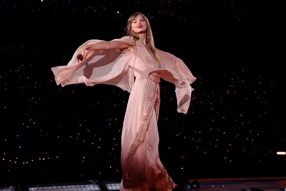 taylornation13 tweet picture