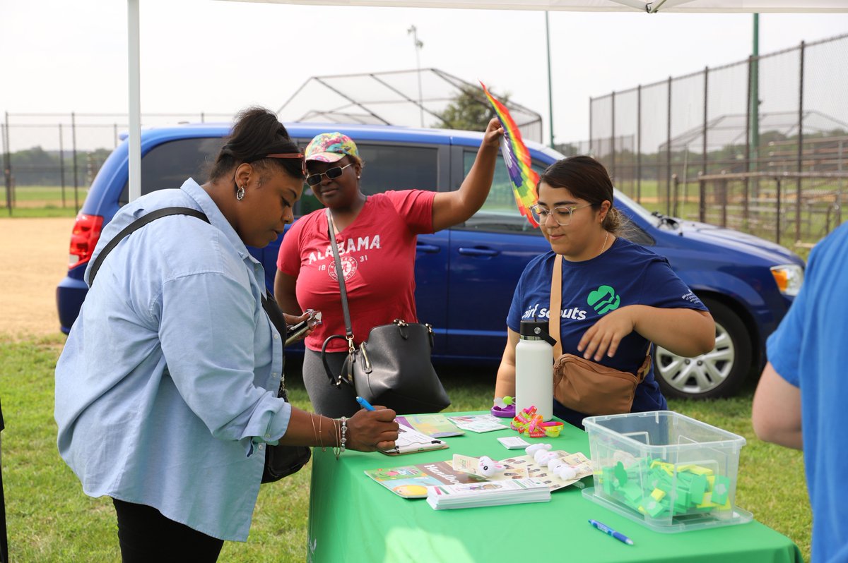 ChiPubSchools's tweet photo. Chicago Public Schools Back-to-School Bashes continues tomorrow at @ElementaryNixon in Hermosa Find more locations and dates here: https://t.co/JgRYexnHuv https://t.co/IOjkZzFaDN