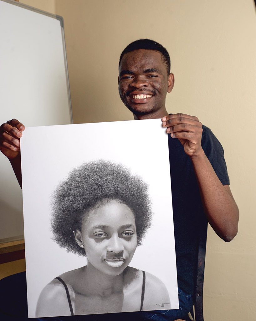 Artist x Work challenge ❤️
Day 1 .
Posing with “Bella”.Charcoal drawing on paper.

Note that I’m available for commissions(taking limited) ,let’s get to work ! 😊