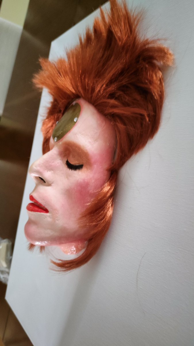 davidbowierec's tweet photo. @davidbowie mask life https://t.co/iFLbtqkW8P