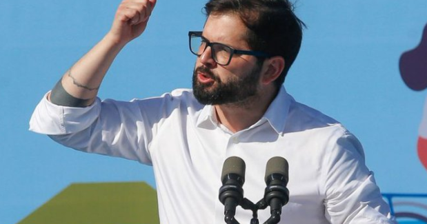 La_Seccion_FA's tweet photo. 🔵El Presidente arremete contra la oposición📣

Hoy el Presidente en un acto publico, acuso la irresponsabilidad de la UDI, quienes se negaron a aprobar cualquier cambio en las pensiones de los chilenos mientras el ministro Jackson no dejara su cargo. https://t.co/Rpglj8PkUA