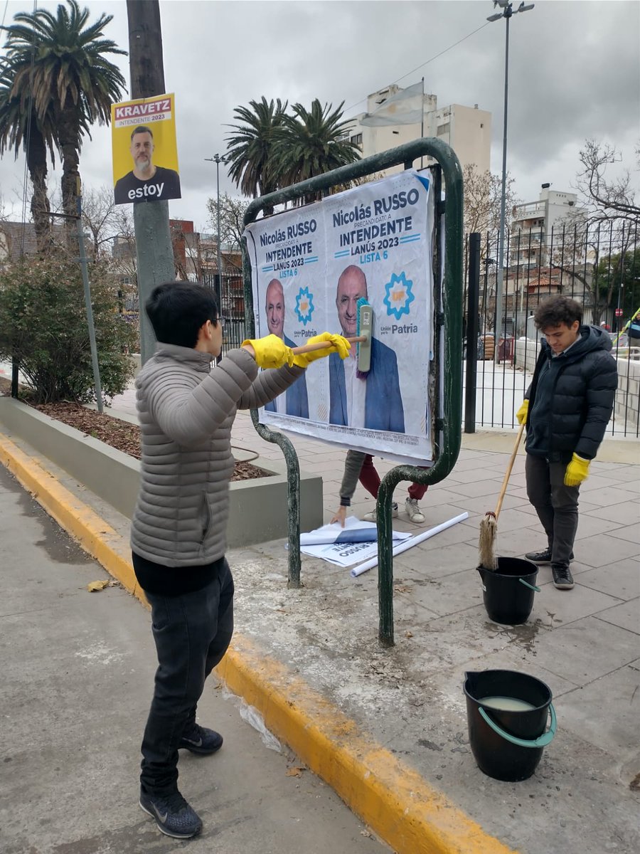 MUNAP_OFICIAL's tweet photo. La Militancia bancando la campaña de @RussoNicolasOk  en las calles de Lanús
 Recuperar Lanús, con trabajo es posible.
#Lista6 https://t.co/WnzShLSEGm