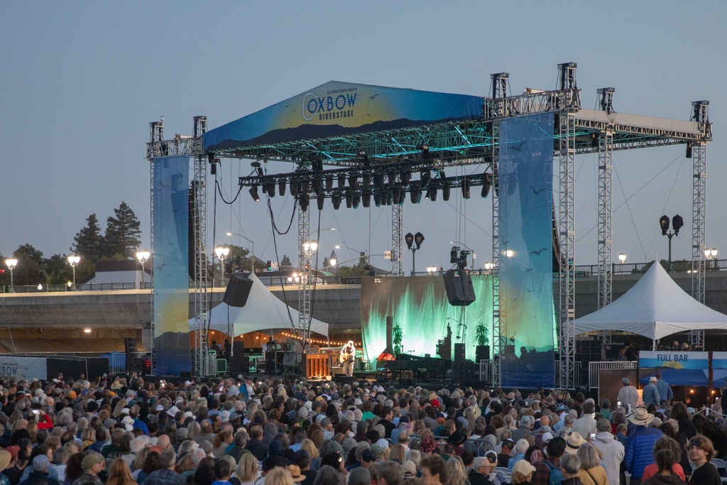 Hats off to legendary singer-songwriter @neilyoungarchives for a wonderful performance at Oxbow RiverStage last night! 50 years on, your music continues to inspire and move us ❤️ 📸 Mitchell Glotzer
