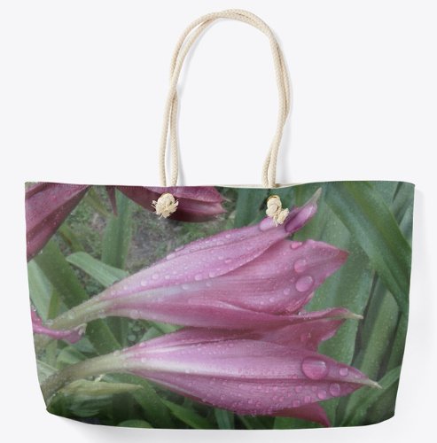 kokeeleap.com
Lily, the flower of purity. #Sandals #WeekenderBag