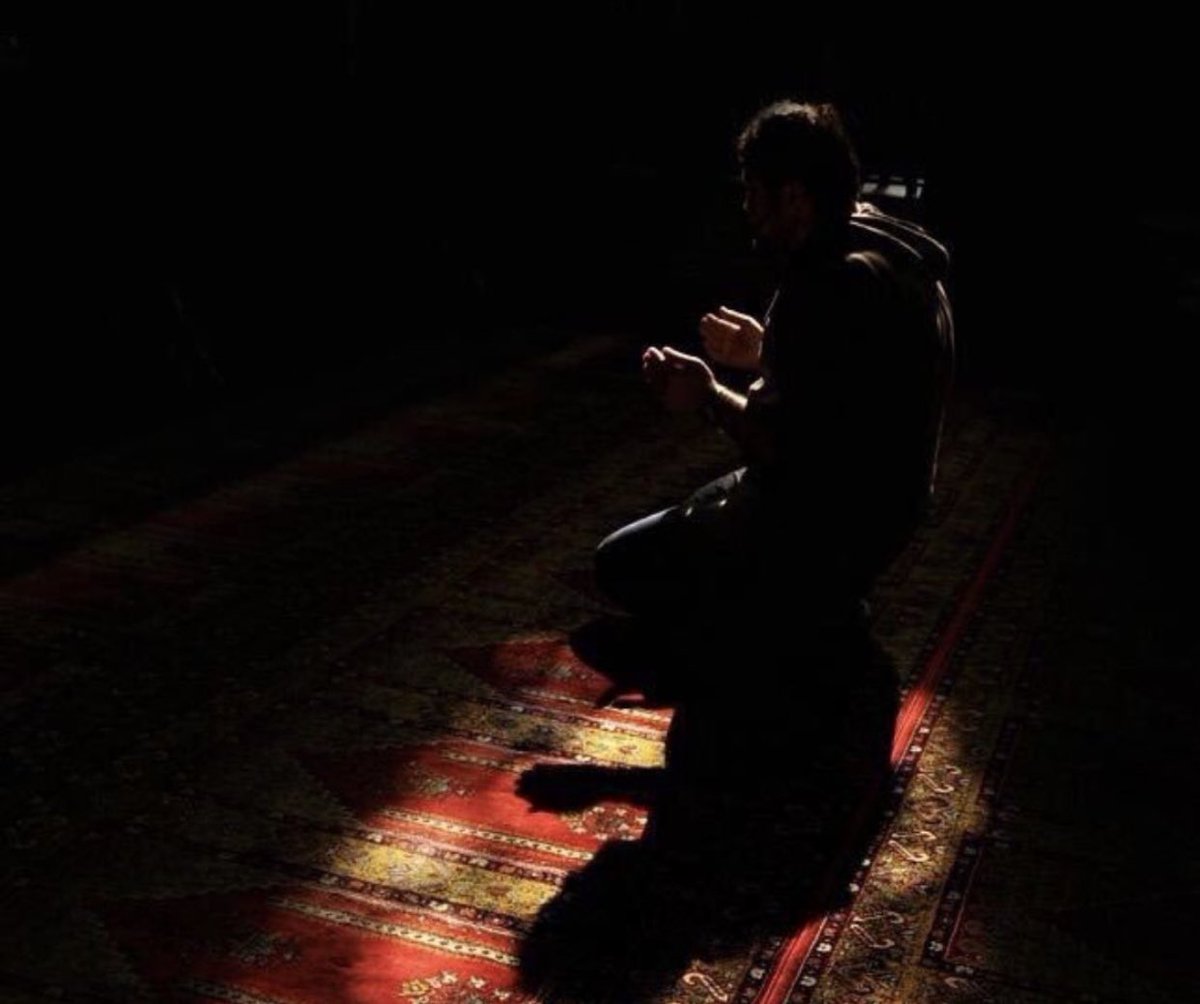 kutubusitte's tweet photo. “Allah'ım, ben 

kötü komşudan,

yaşlılık gelmeden yaşlandıran eşten,

bana rab olacak evlattan,

benim için azap sebebi olacak maldan,

bana dostmuş gibi bakan ve beni pusuda bekleyen; şayet bir iyilik görürse gizleyen, bir kötülük görürse yayan kurnaz dosttan sana sığınırım!” https://t.co/4gMvnCWyw6