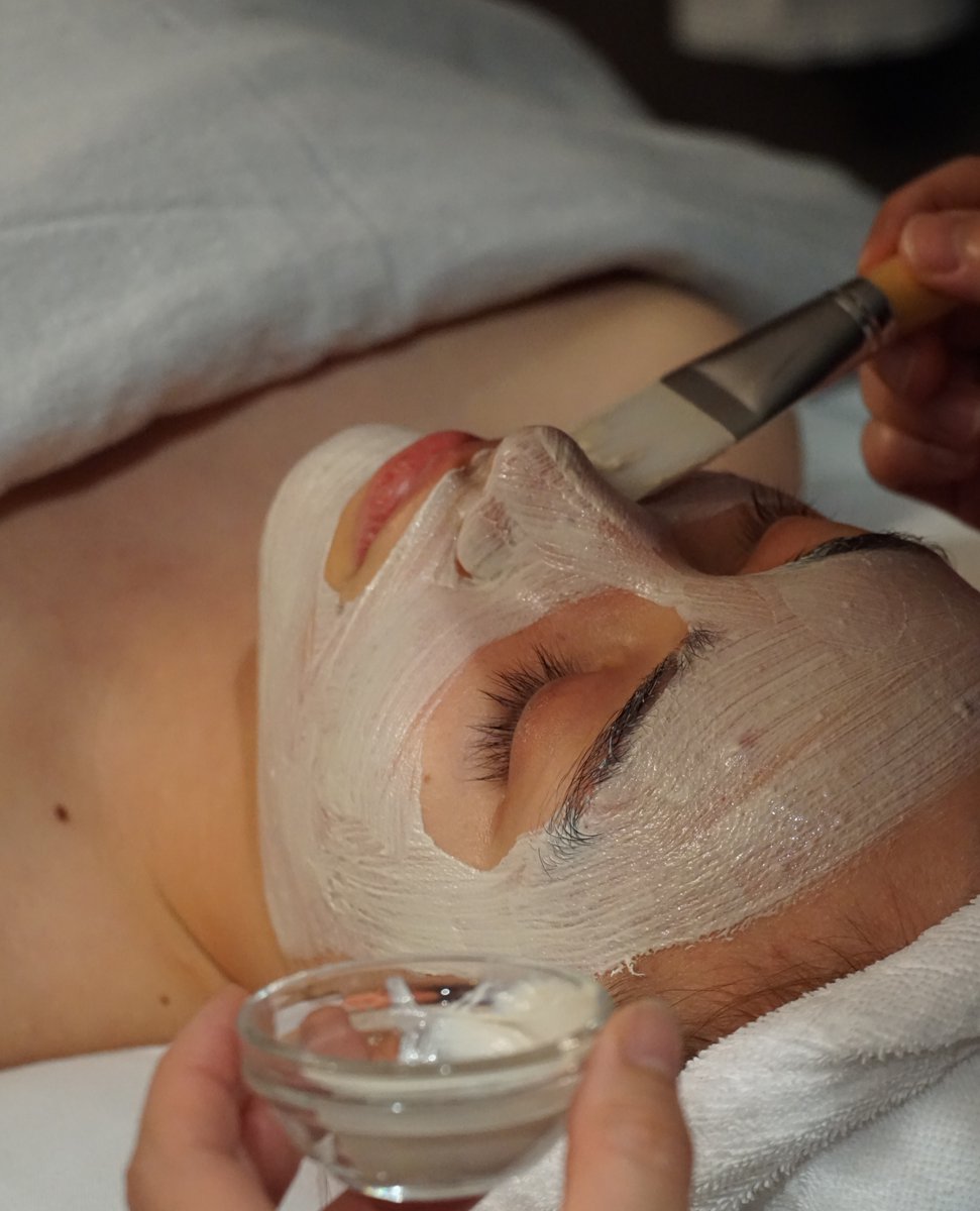 Versantehotel's tweet photo. Skin suffering after a long travel journey? At Spa Versante, an array of rejuvenating facials are available to help you fight signs of jet lag and put your best face forward. ✨ ⁠
⁠
Browse treatments: https://t.co/bUTNaXnFKf. #findyourselfhere https://t.co/J8b3Fac2eb
