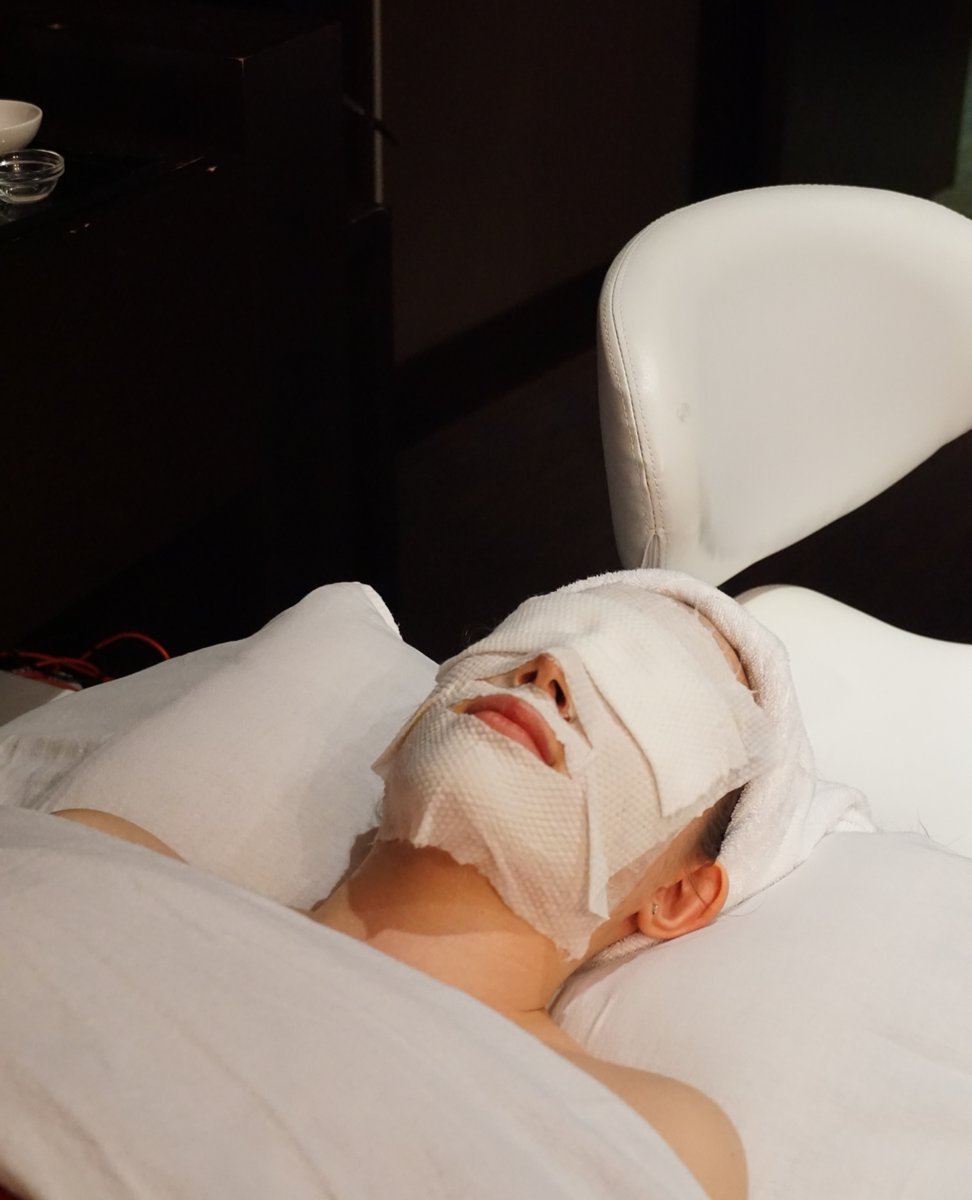 Versantehotel's tweet photo. Skin suffering after a long travel journey? At Spa Versante, an array of rejuvenating facials are available to help you fight signs of jet lag and put your best face forward. ✨ ⁠
⁠
Browse treatments: https://t.co/bUTNaXnFKf. #findyourselfhere https://t.co/J8b3Fac2eb