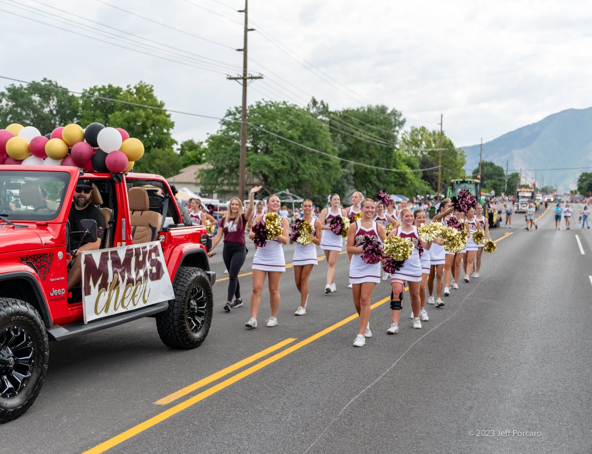 MapleMtnSports's tweet photo. Visit https://t.co/GNmTYGSA7y for pics from the Spanish Fork Fiesta Days Parade.

https://t.co/wQxF53Nj7V

#maplemountainsports #elleves #goldeneaglecheer #mmhband #fiestadaysparade #fiestadays https://t.co/2MuVGNxO1K