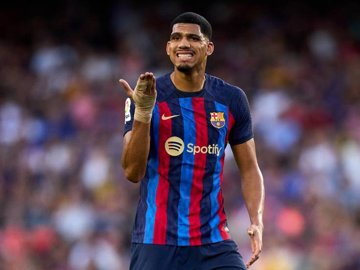 GxldChristensen's tweet photo. Cambiarías a Ronald Araújo por Kylian Mbappe sin agregar dinero?

❤️: No
🔁: Sí https://t.co/SyiMvon5km