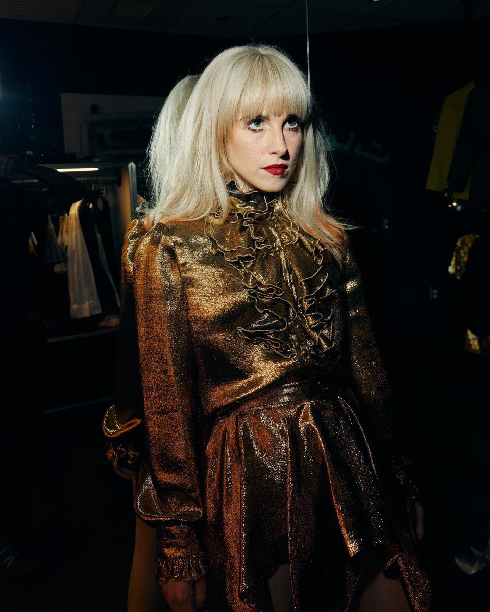italiaparamore's tweet photo. New photos of Hayley Williams backstage at The Forum in Los Angeles, CA

Taken by Zachary Gray https://t.co/eSAEeXl8J3