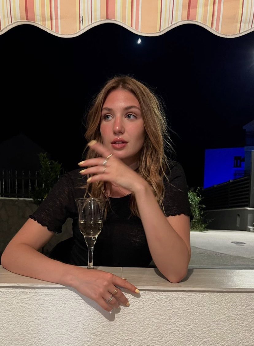 the entire tl being just this picture and im not mad about it