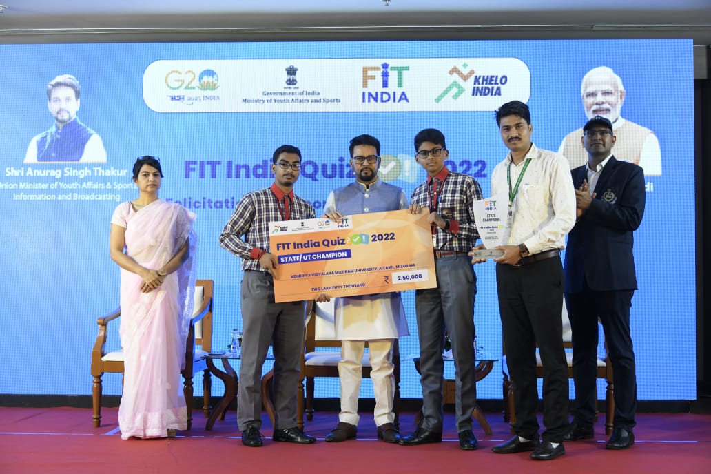 b_l_verma's tweet photo. The felicitation ceremony of the State Winner of Fit India Quiz 2nd Edition by the Union Minister for Youth Affairs and Sports Broadcasting at Mumbai.
#FitIndiaQuiz2022 https://t.co/expo8HFIP8