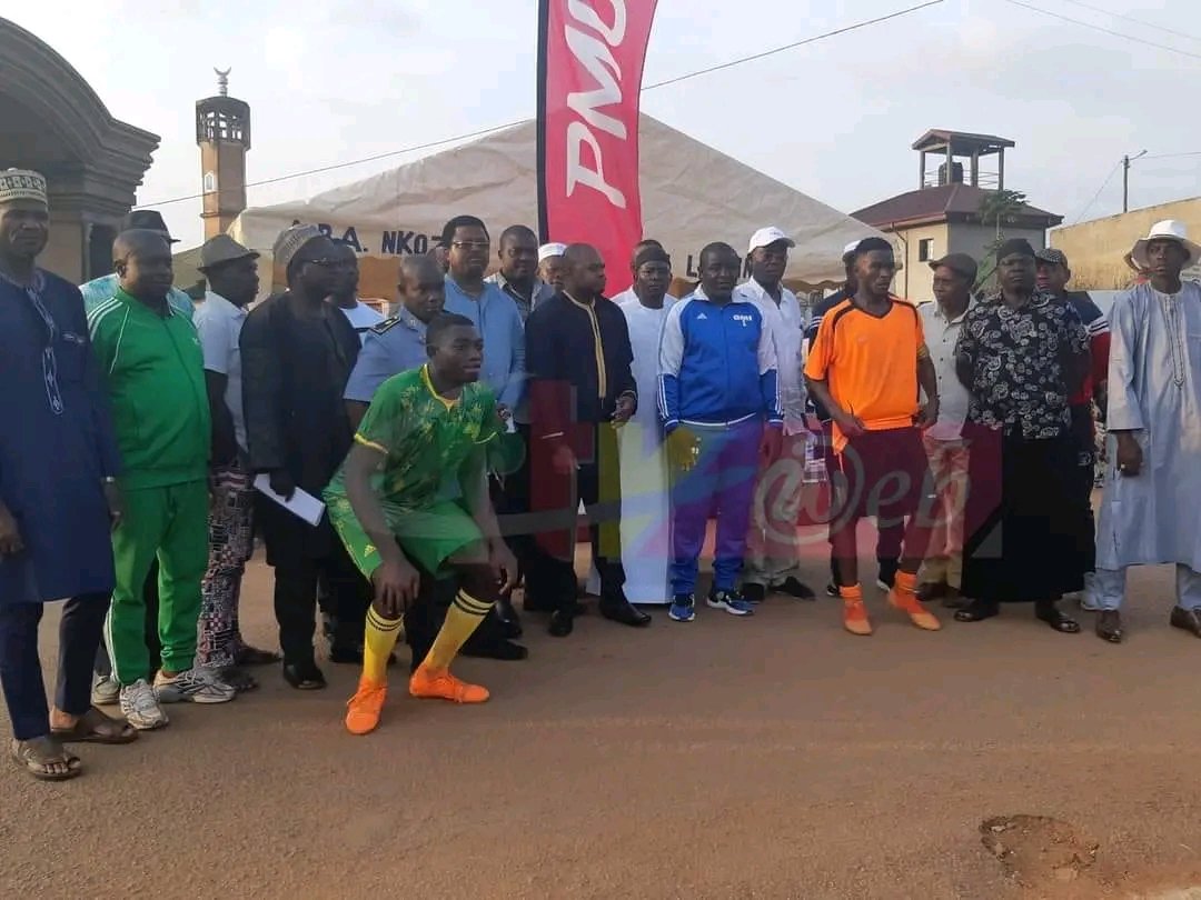 MimiMefoInfo's tweet image. 4e édition de la Super Coupe Paul #Biya pour la promotion du vivre ensemble et du #multiculturalisme
La compétition a débuté à #Nkozoa, près de #Yaoundé.
Le coup d'envoi du tournois a été donné par le sous-préfet de l'arrondissement de Soa, #Nganoah Essono