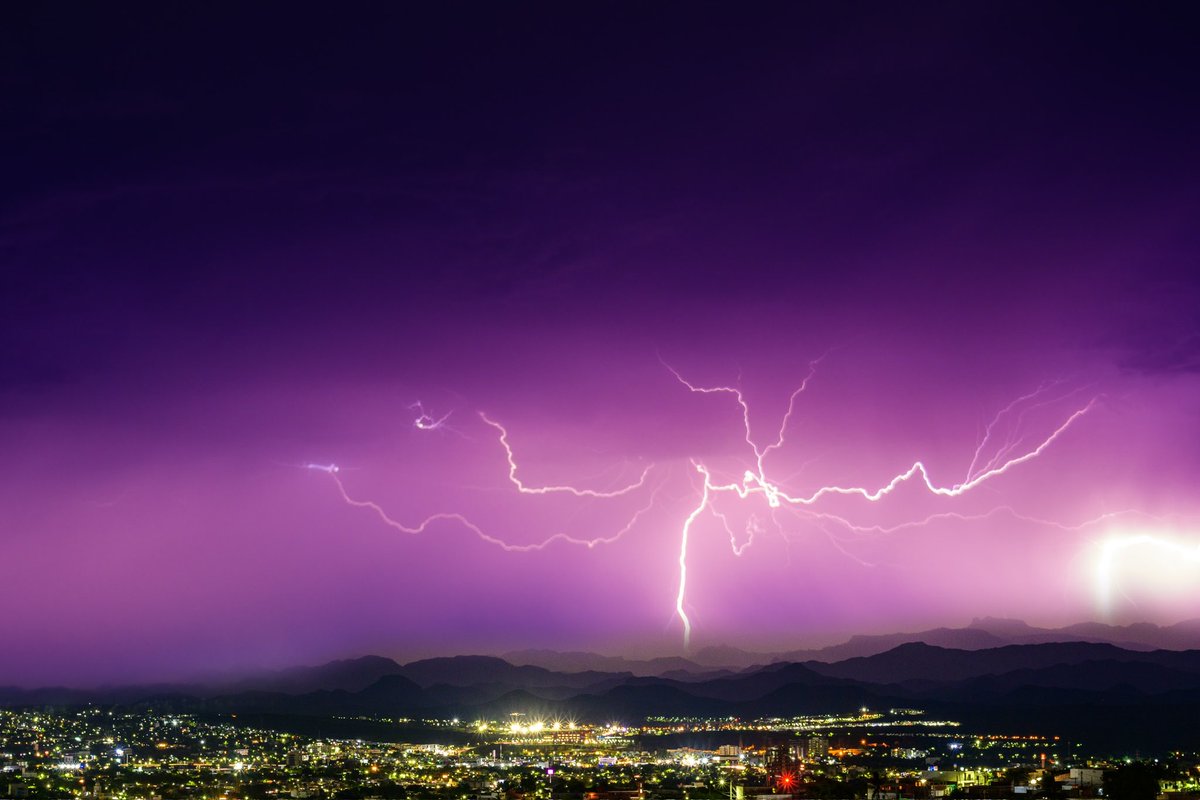 alfrekjv's tweet photo. Frens! I’m working IRL to raise funds to chase the storm season in northwest Mexico. Highly undocumented, equally impressive. If you have any contact with anyone that could help us reach that goal, please hit me up — We also need more weather stations to have better coverage ⛈️ https://t.co/tZSxVe3edx