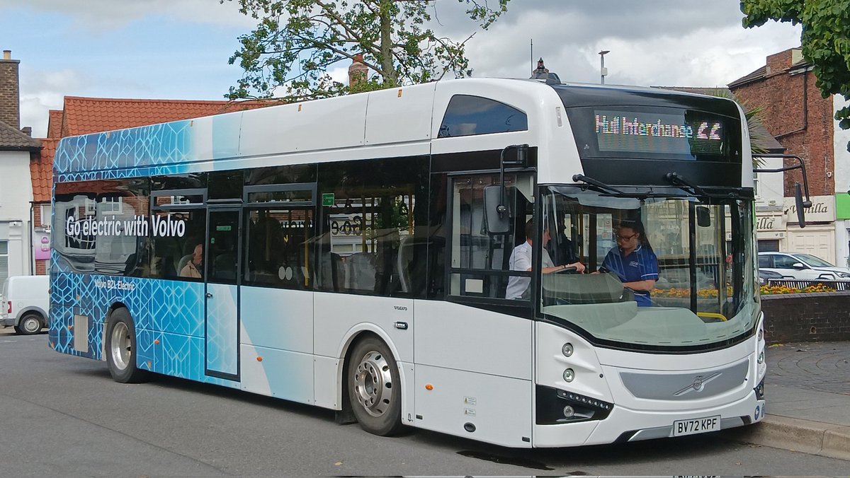 ScottPoole11's tweet photo. @EYBuses @EYEnthusiasts @EYFillingham @realbengilligan 
Had a full round trip on the BZL, overall very impressed with vehicle. Please pass on my thanks to the driver of the day. https://t.co/FO2oLgoD72