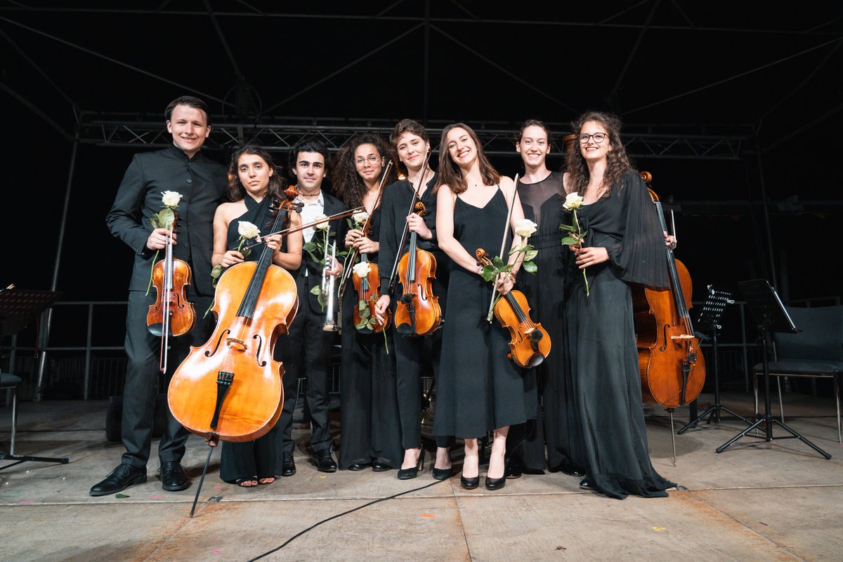 SocieteGenerale's tweet photo. 🎶 Clap de fin pour la 4e édition du festival itinérant #UnEtéEnFrance ! 👏 Bravo à tous les instrumentistes ayant accompagné @GautierCapucon sur les 14 concerts dans 10 villes et villages de France.
Merci au public très chaleureux ayant participé aux différents concerts !
#UEEF2023 #TheFutureIsYou #BuildingTogether