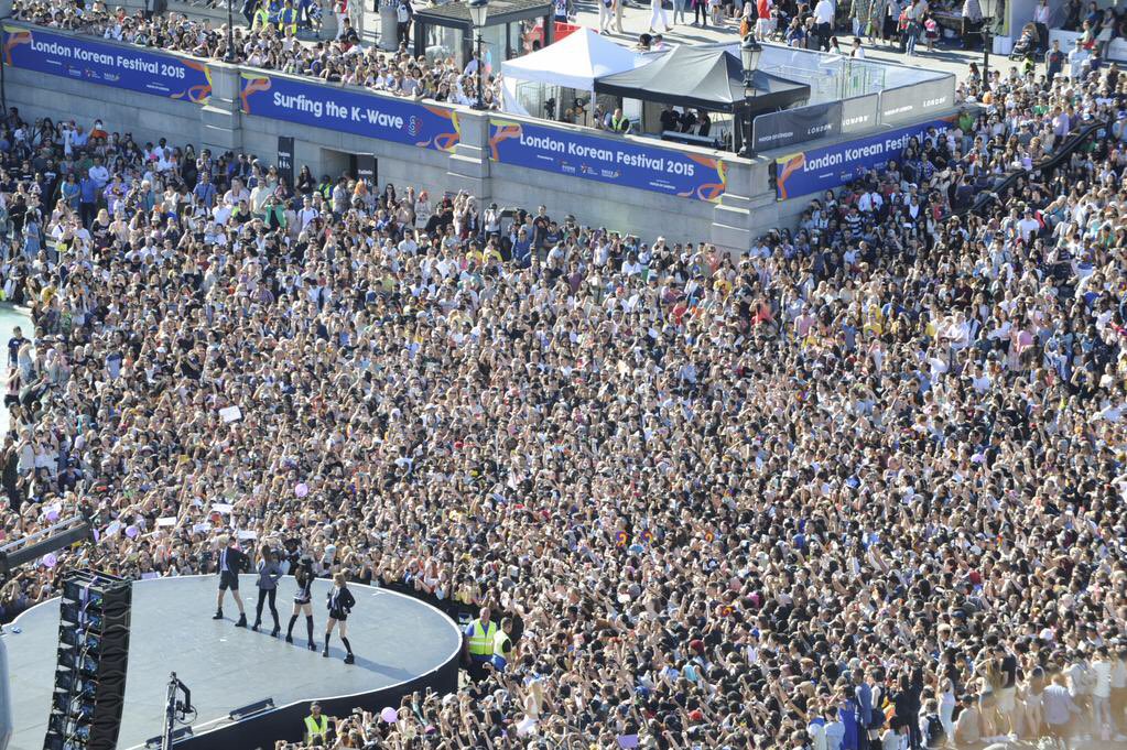 choisrose's tweet photo. also thinking about how sm had fumbled shinee’s global success with the lack of promotions overseas. they were HUGE in europe in the early 2010’s, they were even the first kpop group to perform live at abbey road studios in london, which is so impressive

https://t.co/HRIjKG6LA0